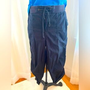 Khakis and Co capri black